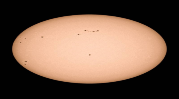 فلكية جدة ترصد انتشاراً متزايداً لمجموعات البقع الشمسية على سطح الشمس